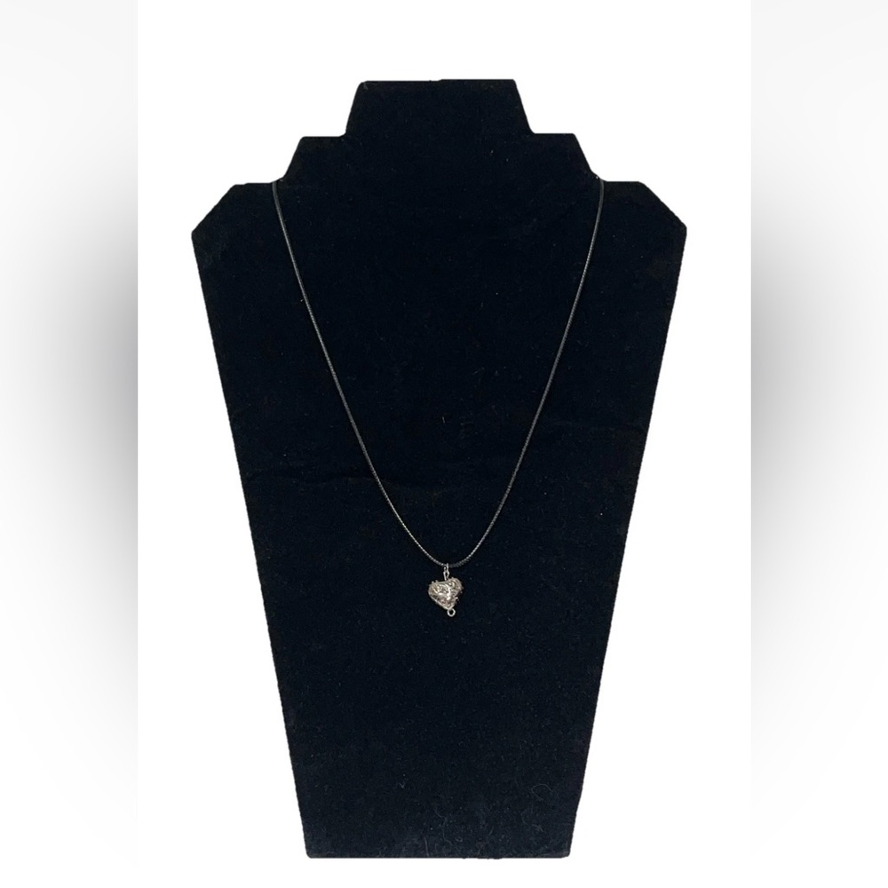 Pendant Antique Style Silver Toned Heart On Leather Cord